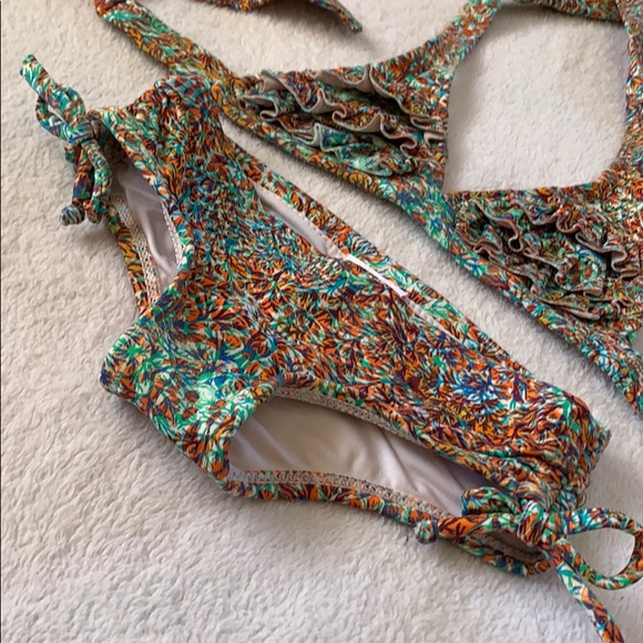 Bikini - Picture 3 of 5